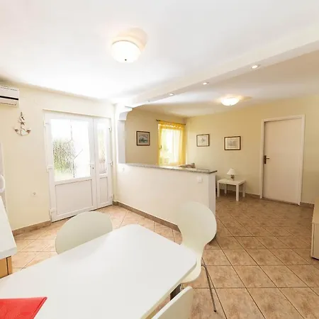 Nada Apartment Selce